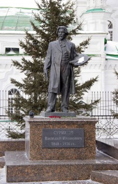 Rusya, Krasnoyarsk, Şubat 2019: Rus ressam Surikov heykel. Başlık: Surikov Vasili İvanoviç 1848-1916.