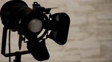 Recessed sinema. Açık ve kapalı. Renk: yeşil.