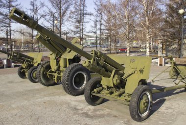 Zafer Parkı. Büyük Vatanseverlik Savaşı askeri teçhizat örnekleri.