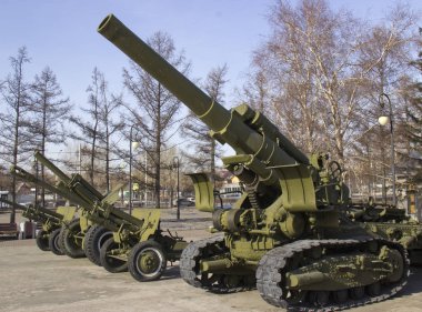 Zafer Parkı. Büyük Vatanseverlik Savaşı askeri teçhizat örnekleri.