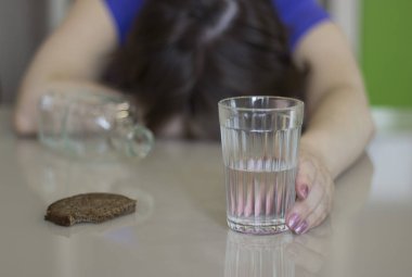 Hastalığı alkolizm bir kadın.