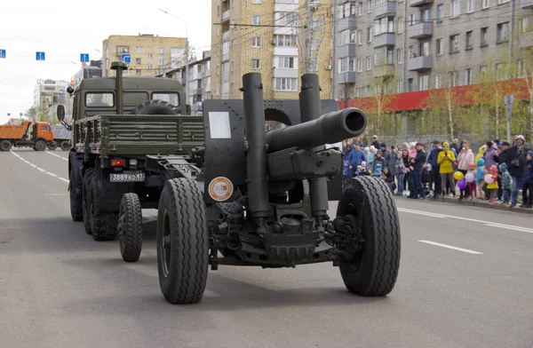 Россия, Красноярск, май 2019 года: образцы военной техники на улицах — стоковое фото