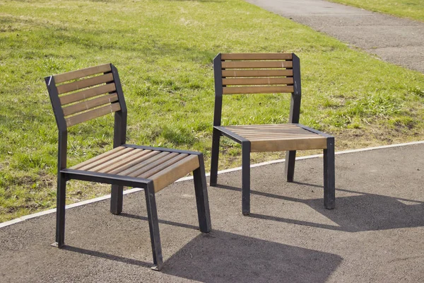 Stoel op de straat voor rust, Bench voor een — Stockfoto