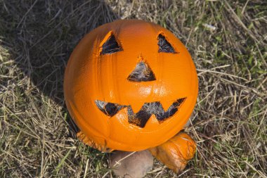 Cadılar Bayramı için Jack Lantern bir basketbol yaptı