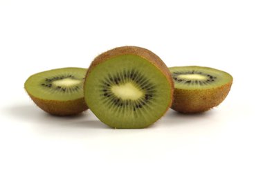 beyaz arka plan, sulu meyve izole dilimlenmiş kivi