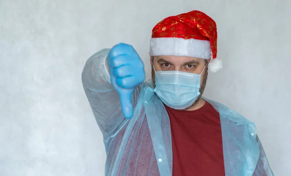 Man Jultomtedräkt Och Medicinsk Mask Dålig Tomte Ett Dåligt 2020 — Stockfoto