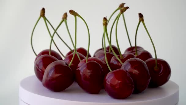 Plod Prunus Avium Zralé Bobule Šťavnaté Třešně Izolované Bílém Pozadí — Stock video