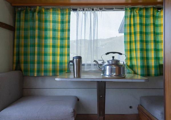 Stoel Tafel Aanhangwagen Camper Interieur Caravan Trailer Van Groot Formaat — Stockfoto