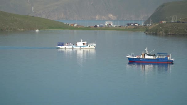 Rusia Región Irkutsk Sakhyurta Agosto 2020 Embarcación Pequeña Gran Lago — Vídeo de stock
