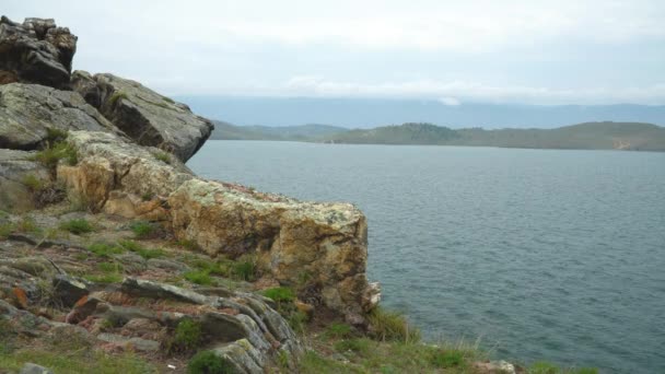 Cabo Lago Costa Rocosa Concepto Viaje Hermoso Paisaje Del Lago — Vídeo de stock