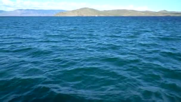 Fuerte Tormenta Lago Olas Golpeando Orilla Lago Baikal Lago Agua — Vídeo de stock