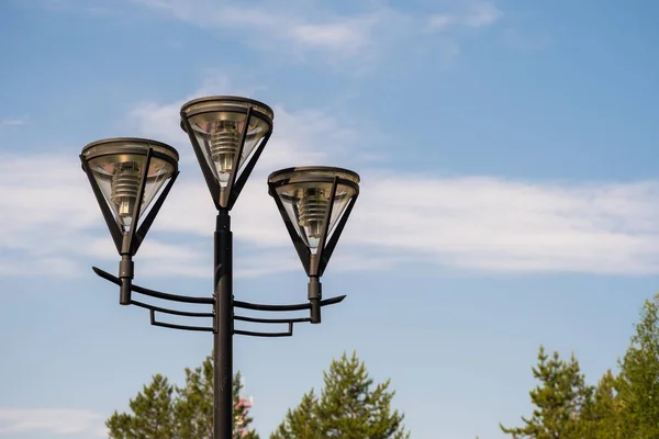 Street lighting against the blue sky. — Stock Photo, Image