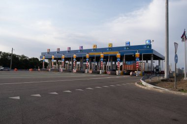 Ağustos 2019. Rossia. Krasnodarsky krai. ücretli otoyolda gişe.