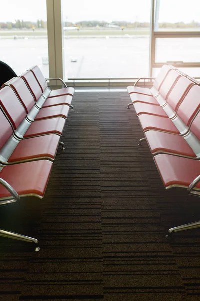 空港で旅行のための青い枕 — ストック写真