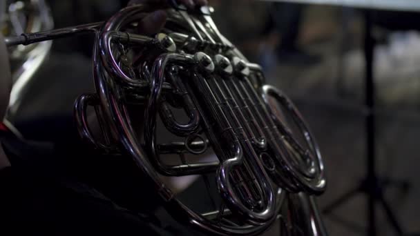 concert de l'orchestre sur la scène de l'opéra 