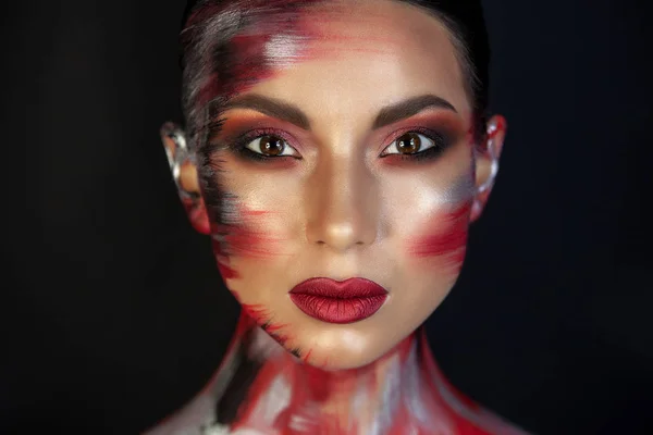 Portrait d'une fille d'apparence asiatique européenne avec maquillage — Photo