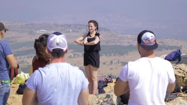 Wandern auf dem Berg, Arbel — Stockvideo