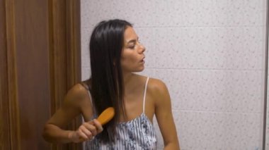 kız saç dökülmesi alopesi var