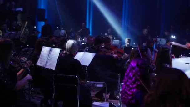 Concert op het podium van het theater — Stockvideo