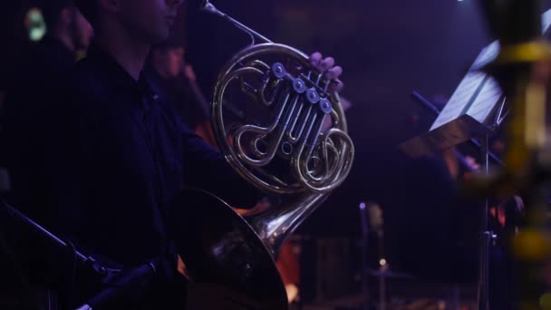 Concierto en el escenario del teatro — Vídeo de stock