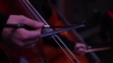 Tiyatro sahnesinde konser