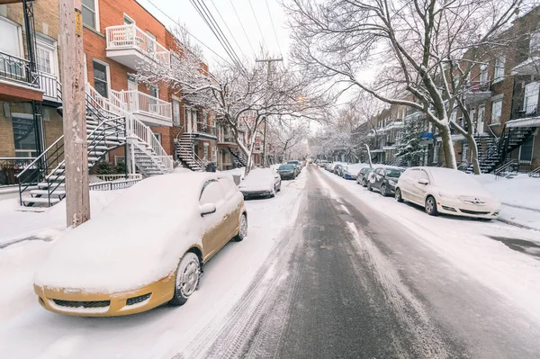 Montreal Lutego 2018 Samochody Drzewa Pokryte Śniegiem Ulicy Bordeaux — Zdjęcie stockowe
