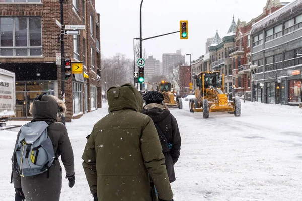 Montreal Kanada Ledna 2019 Chodci Procházející Mont Royal Avenue Během — Stock fotografie