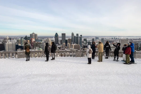 Montreal Canadá Enero 2019 Turistas Mirando Horizonte Montreal Desde Kondiaronk —  Fotos de Stock