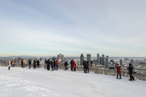 Montreal Canadá Enero 2019 Turistas Mirando Horizonte Montreal Desde Kondiaronk —  Fotos de Stock