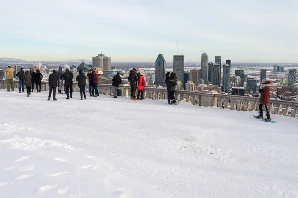 Montreal Canadá Enero 2019 Turistas Mirando Horizonte Montreal Desde Kondiaronk — Foto de Stock