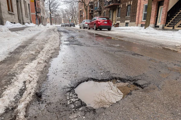 Montreal Березня 2019 Large Pothole Монреаль Стріт Зима — стокове фото