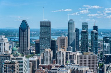 Montreal, 1 Ağustos 2019: Montreal yaz mevsiminde Mont Royal Dağı 'ndan gökyüzü