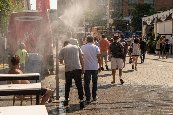 Montreal Julho 2019 Pessoas Que Caminham Sob Sistema Névoa Para — Fotografia de Stock