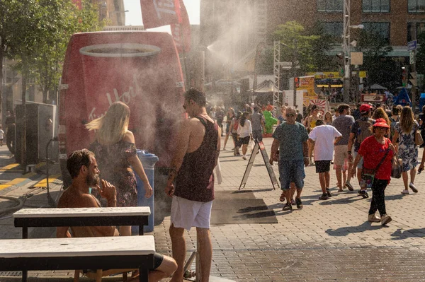 Montreal Julho 2019 Pessoas Que Caminham Sob Sistema Névoa Para — Fotografia de Stock