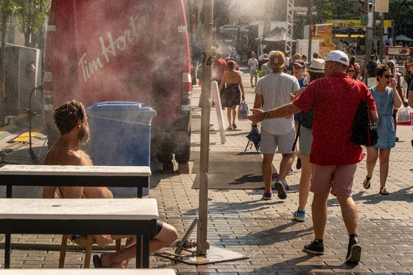 Montreal Juli 2019 Mensen Die Tijdens Hittegolf Quartier Des Festivals — Stockfoto