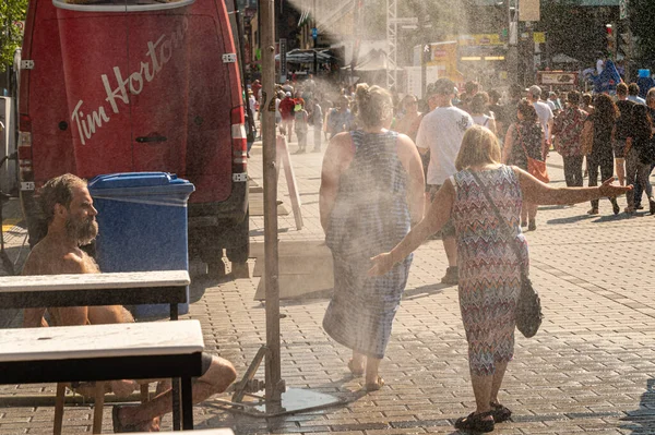 Montreal Juli 2019 Mensen Die Tijdens Hittegolf Quartier Des Festivals — Stockfoto