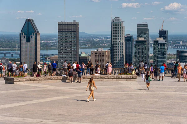 Montreal Srpna 2019 Turisté Těší Výhledu Montreal Panorama Kondiaronku Belvedere — Stock fotografie