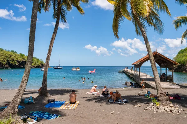 Anse Noire Martinica Agosto 2019 Pessoas Desfrutando Dia Quente Praia — Fotografia de Stock