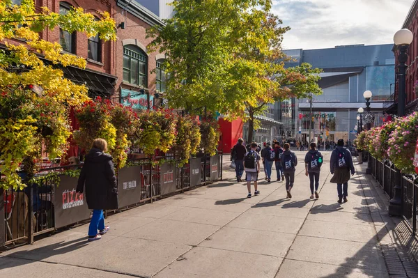 Ottawa Ottobre 2019 Persone Che Camminano William Street Vicino Byward — Foto Stock