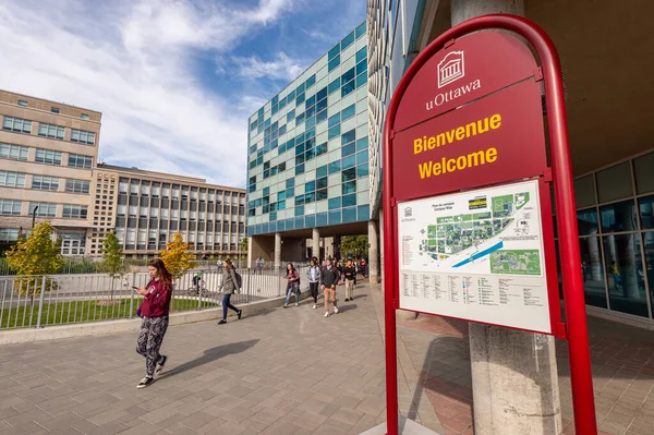 Ottawa October 2019 Students Going Out University Ottawa Careg Building — Stock Photo, Image