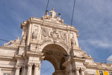 Lizbon, Portekiz - 2 Mart 2020: Praca do Comercio 'da Arco da Rua Augusta