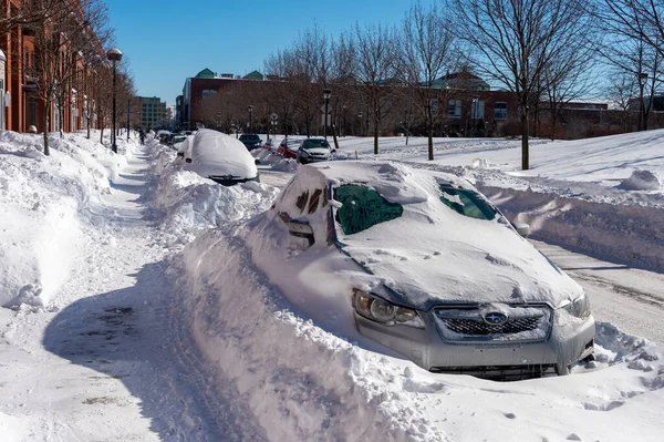 Montreal Fevereiro 2020 Rua Carros Cobertos Neve Durante Tempestade Inverno — Fotografia de Stock