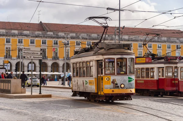 Lisbona Portogallo Marzo 2020 Famoso Tram Giallo Alla Praca Comercio — Foto Stock