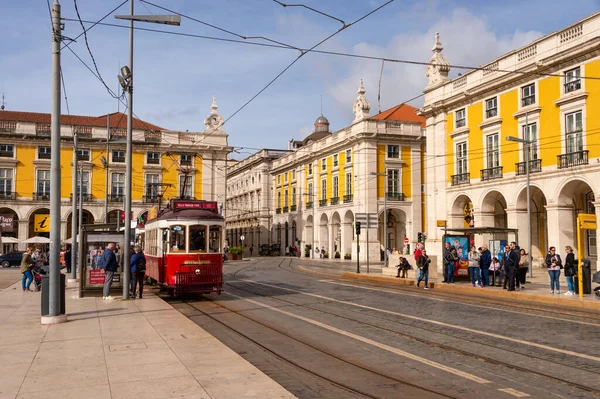 Lisbona Portogallo Marzo 2020 Famoso Tram Giallo Alla Praca Comercio — Foto Stock