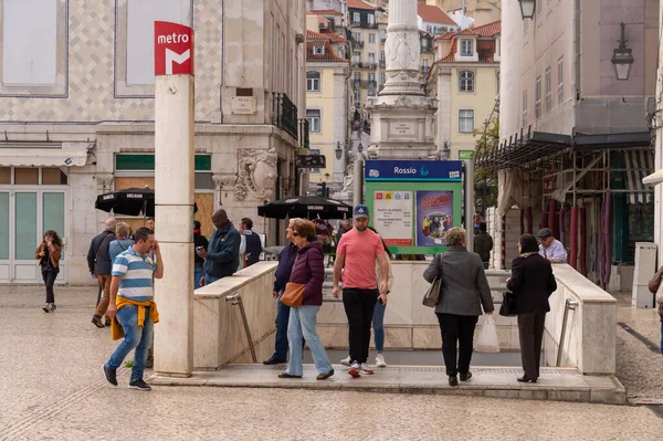 Lisbona Portogallo Marzo 2020 Passeggeri Che Entrano Escono Dalla Stazione — Foto Stock