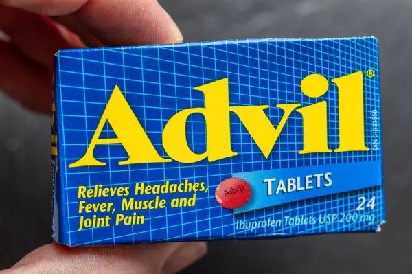 Montréal Mars 2020 Main Tenant Une Boîte Pilules Ibuprofène Advil — Photo