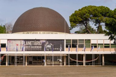 Lizbon, Portekiz - 2 Mart 2020: Gulbenkian Gökevi Cephesi