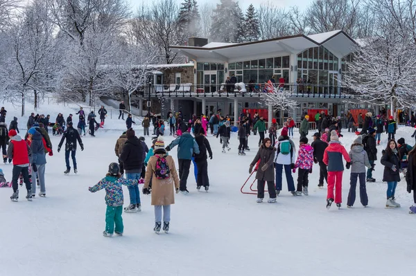 Montreal Enero 2020 Muchas Personas Patinan Pista Hielo Refrigerada Cima — Foto de Stock