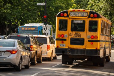 Montreal, Kanada - 03 Eylül 2019: Delorimier Caddesi 'nde trafik sıkışıklığı.