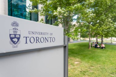 Toronto, CA - 24 Haziran 2017: Toronto Üniversitesi işareti
